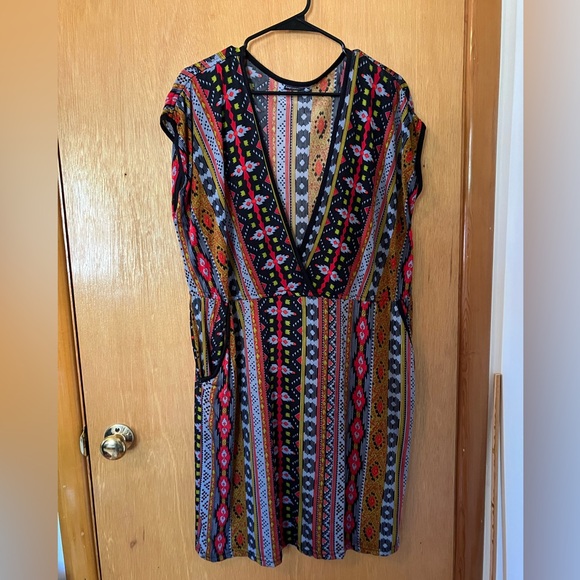Cute multicolored patterned dress. Pockets!! EUC - Picture 4 of 14